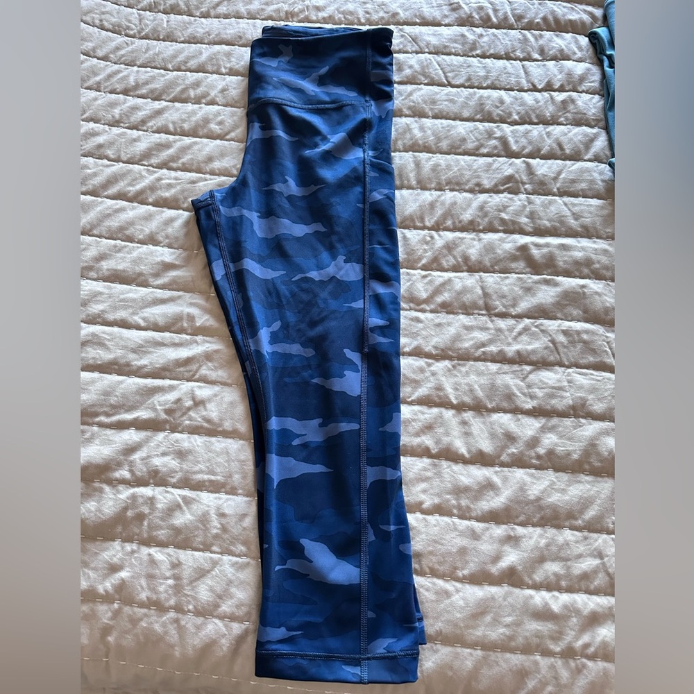 Athleta Blue Camo Leggings - ultimate stash Capri